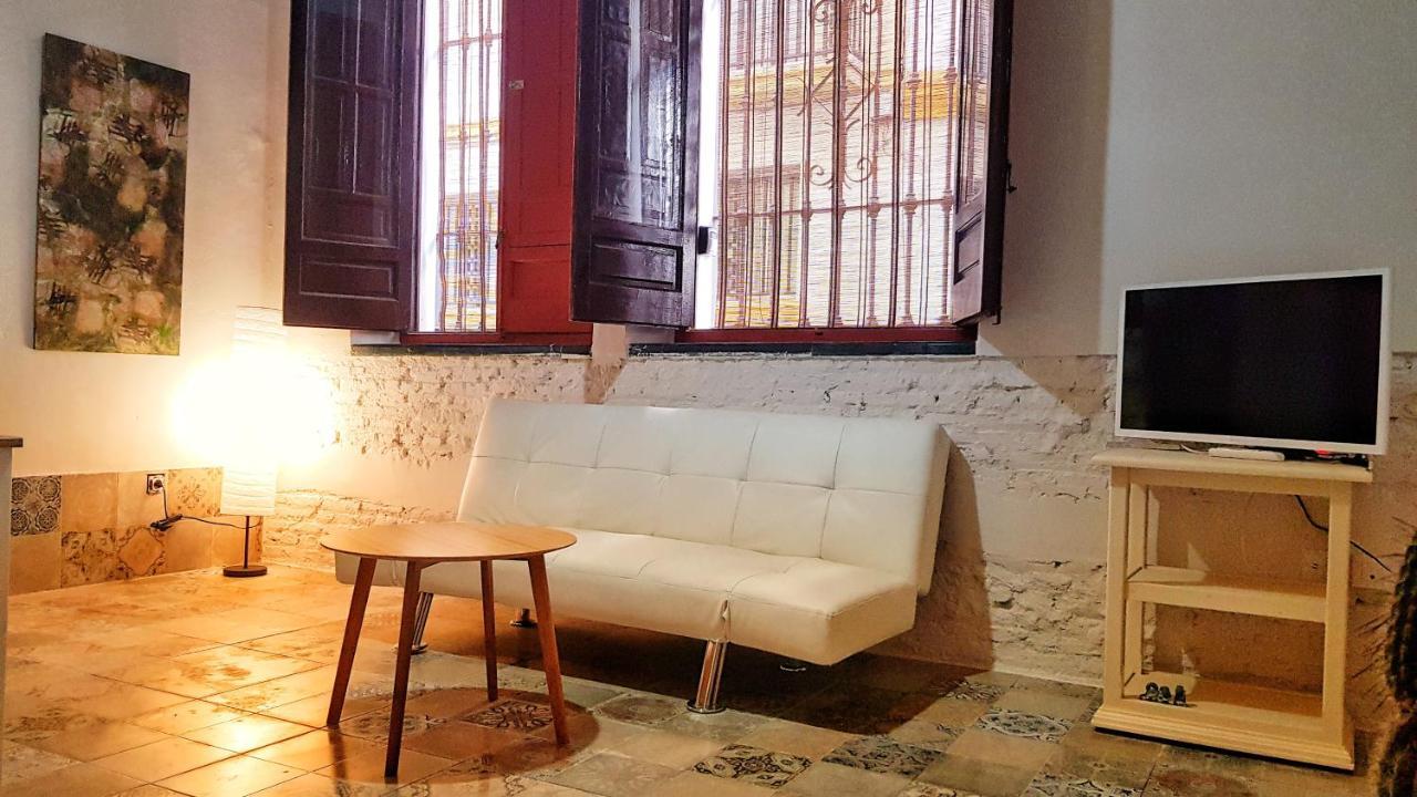 B Reform Netflix Parking Segun Disponibilidad Sevilha Exterior foto