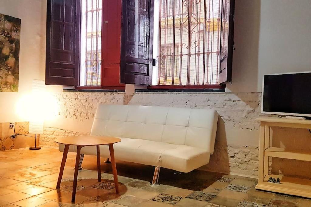 B Reform Netflix Parking Segun Disponibilidad Sevilha Exterior foto